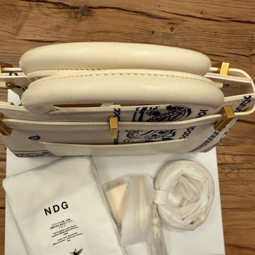 NDG Paris 300MM White Bandana Bag NIB - Picture 5 of 8
